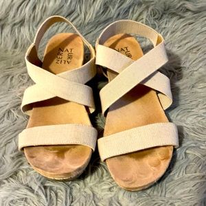 Naturalizer Nude Stretch Cross Strap Sandals Sz 8